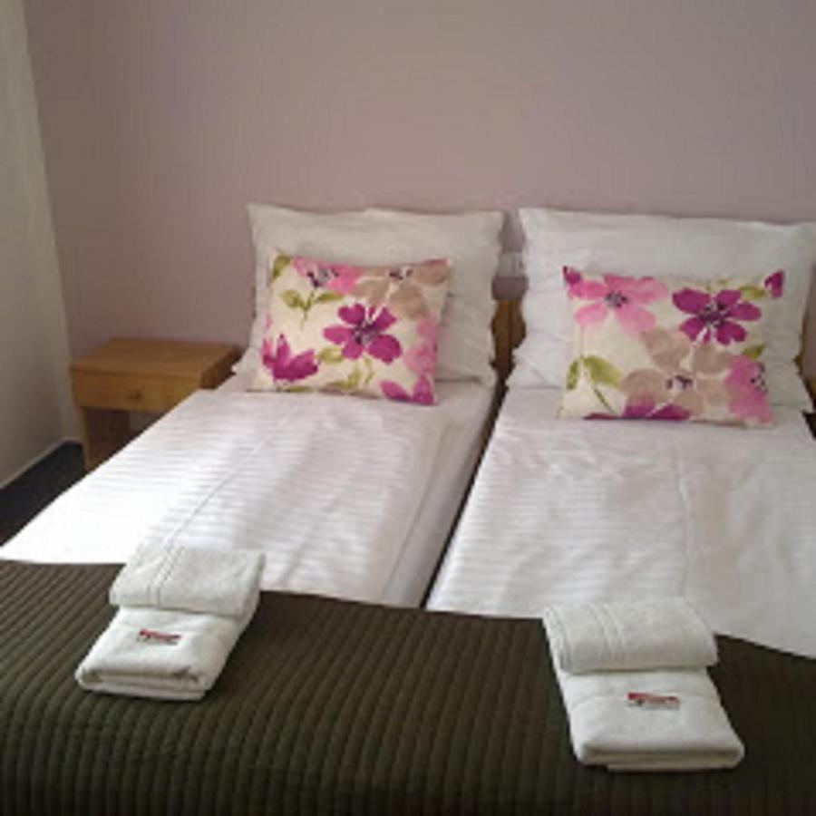 Hotel Tatra Novy Bydzov Exterior photo