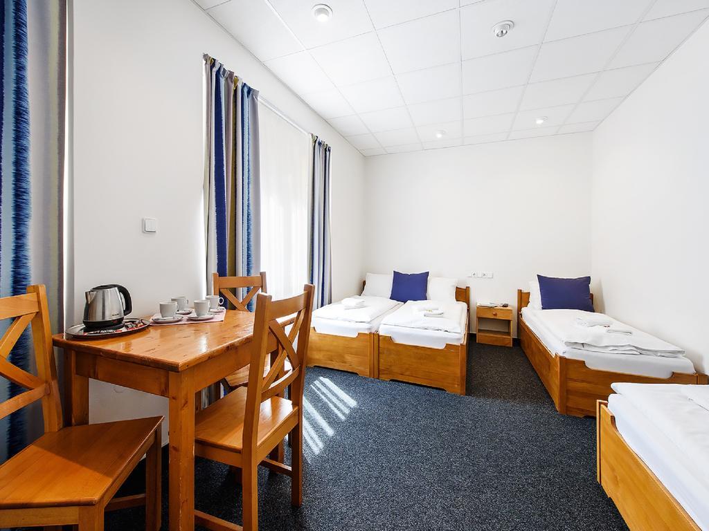 Hotel Tatra Novy Bydzov Exterior photo