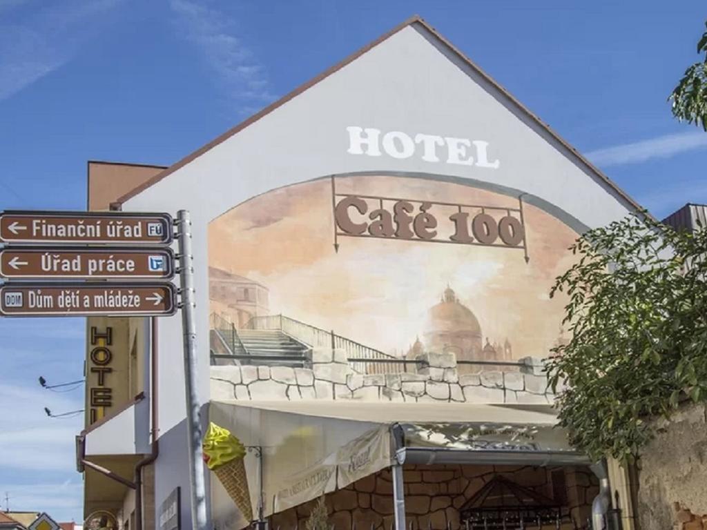Hotel Tatra Novy Bydzov Exterior photo