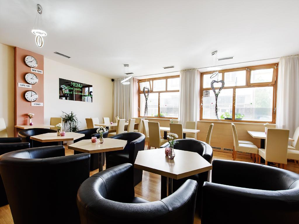 Hotel Tatra Novy Bydzov Exterior photo