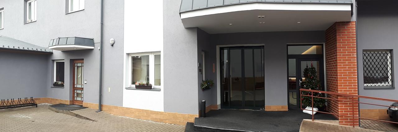 Hotel Tatra Novy Bydzov Exterior photo
