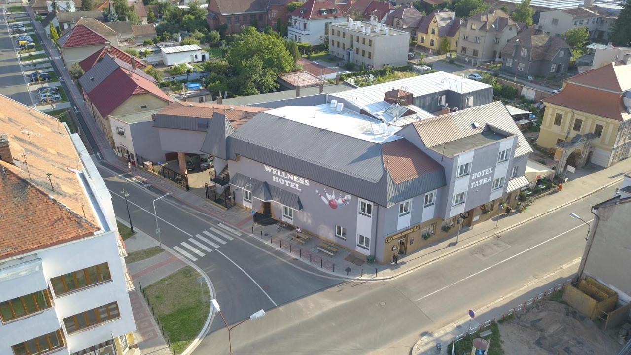 Hotel Tatra Novy Bydzov Exterior photo